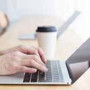 モバイルワークとは？メリットや導入するためのポイントを解説