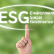 ESGとは？意味やESG経営に役立つシステム・取り組み事例を解説！